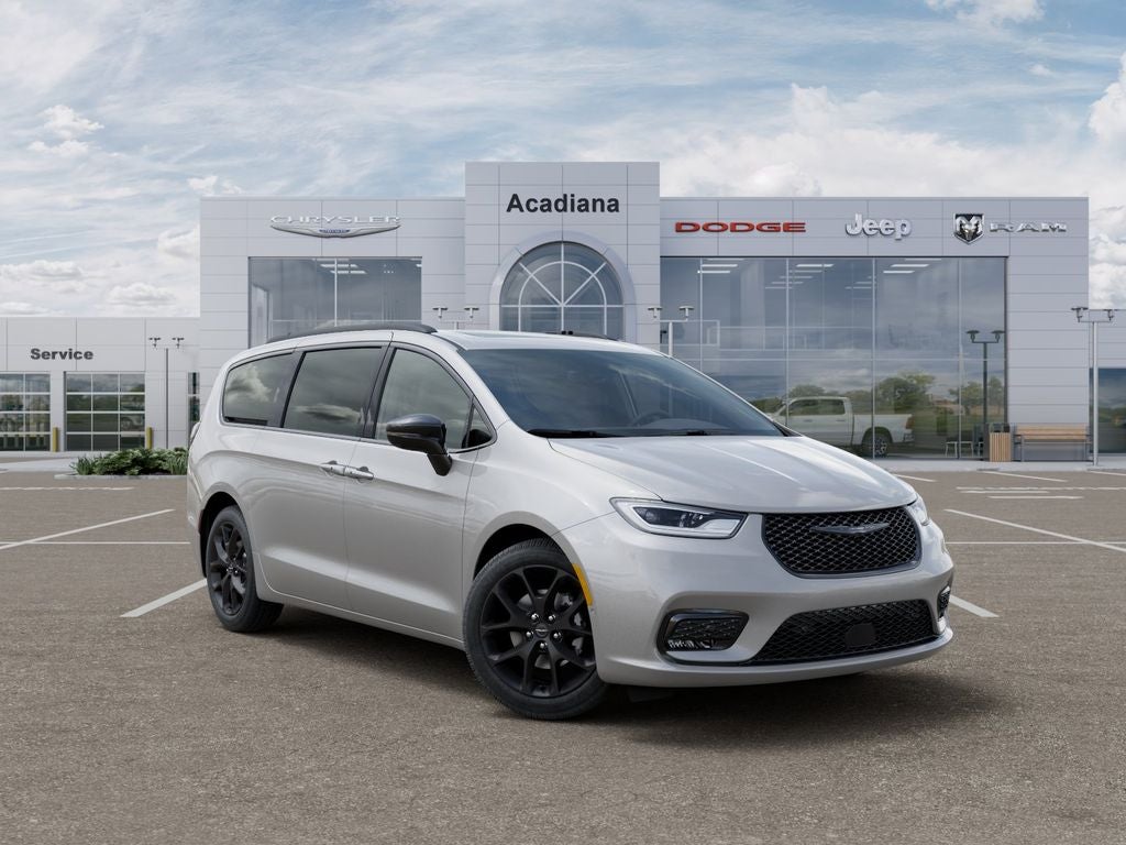 2026 Chrysler Pacifica Limited in Silver Mist Clear-Coat Exterior Paint — front three-quarter view